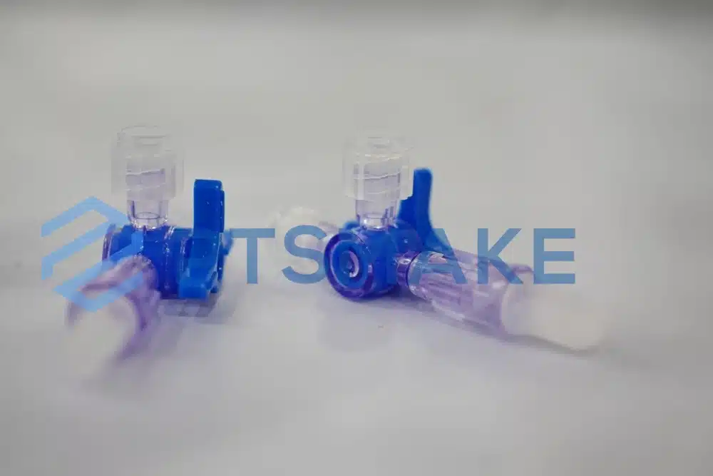 青と透明のプラスチック製医療用部品