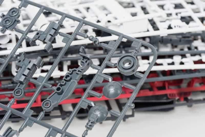 グレーのプラモデルキット部品詰め合わせ