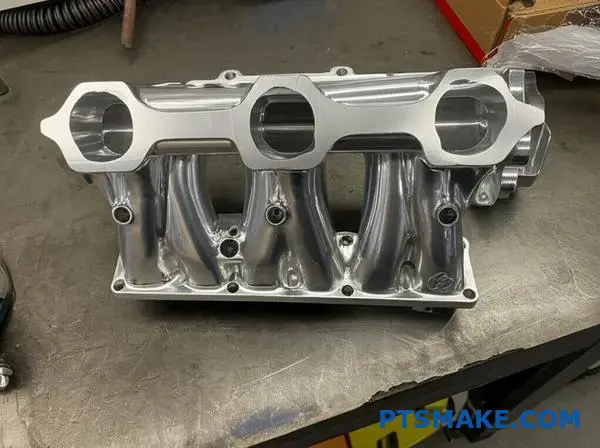 Precyzyjnie obrabiany CNC aluminiowy kolektor o gładkim wykończeniu powierzchni do złożonych zastosowań produkcyjnych