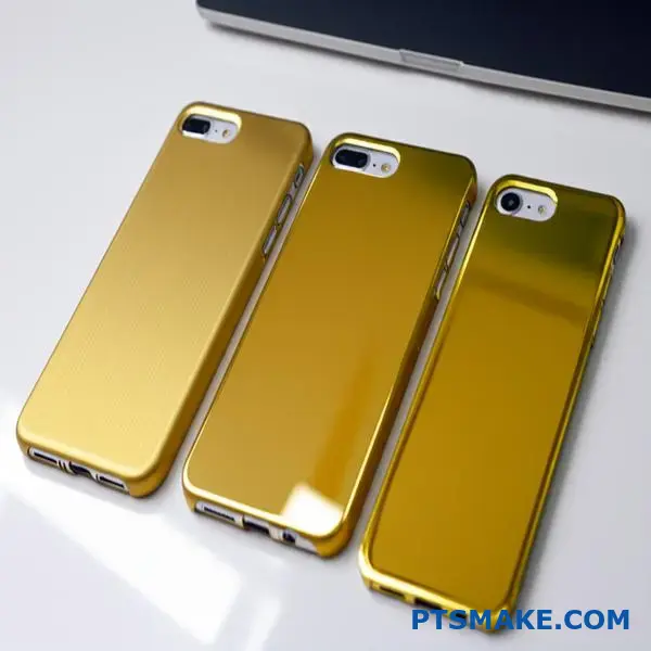 Aluminium-Handyhüllen mit goldfarben eloxierten, PVD-beschichteten und lackierten Oberflächen zum Vergleich nebeneinander